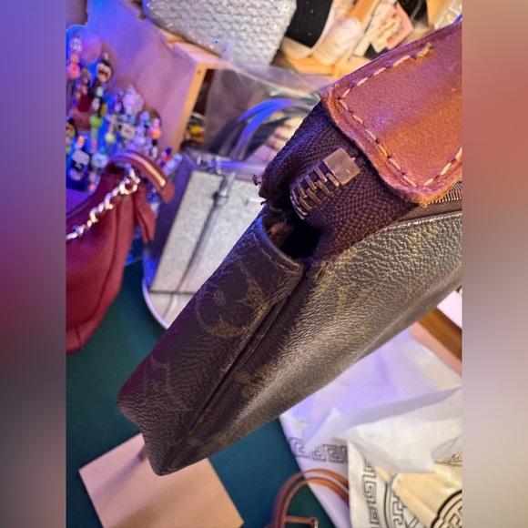 Louis Vuitton Pouchette w/COA and dust bag - Picture 12 of 14